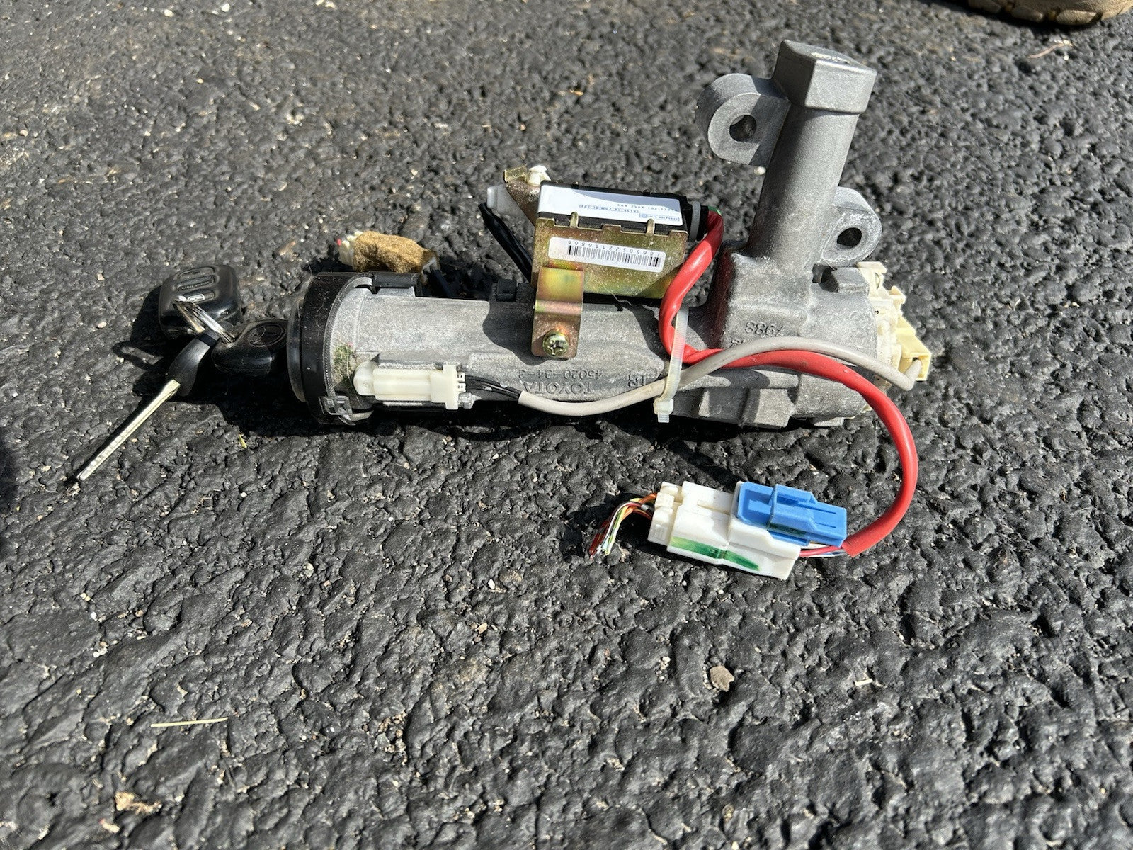 2001-2007 Toyota Sequoia Steering Column Ignition Switch with Key