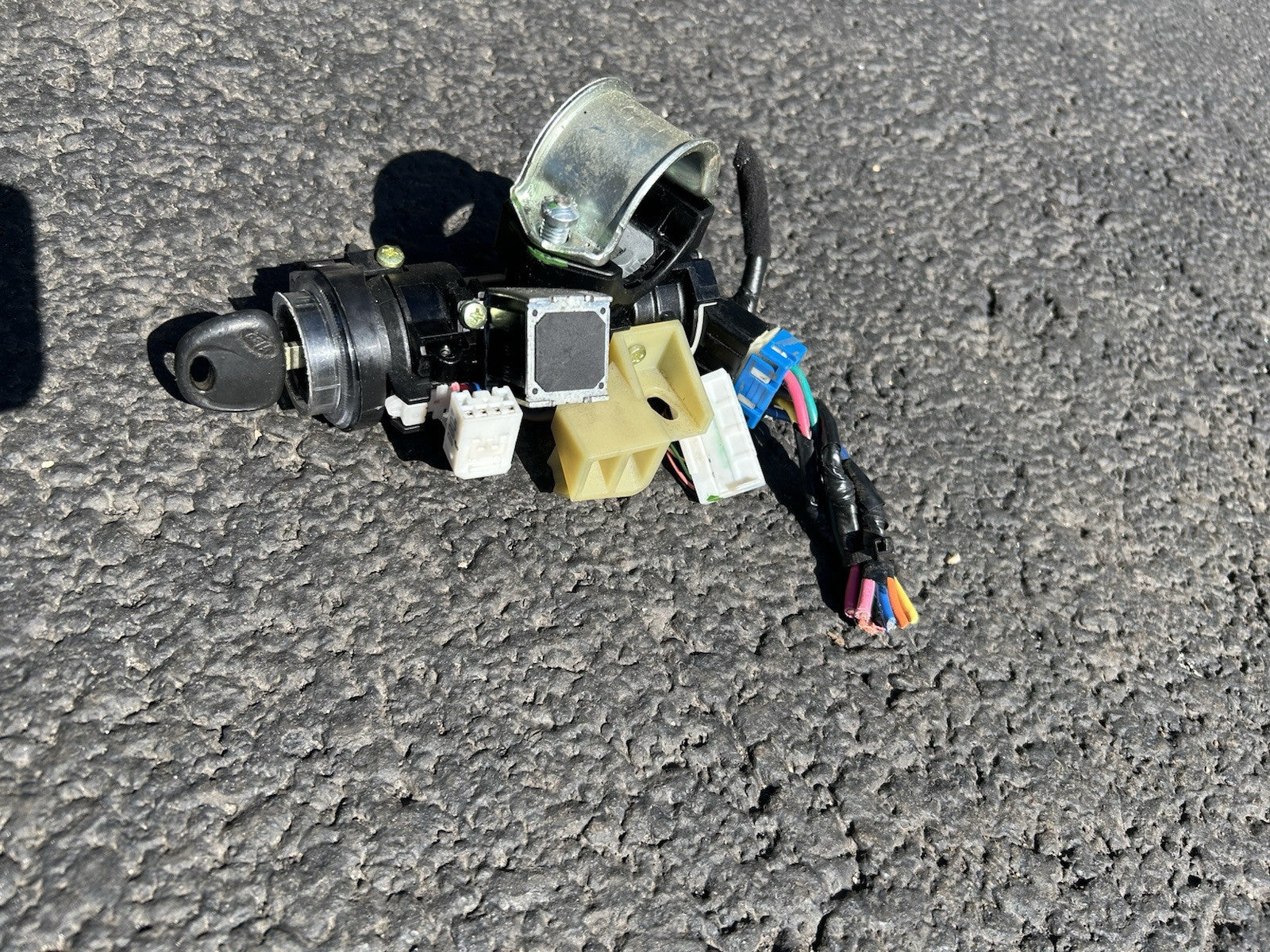 2011-2014 Hyundai Sonata OEM Ignition Switch w/ Key Door Lock