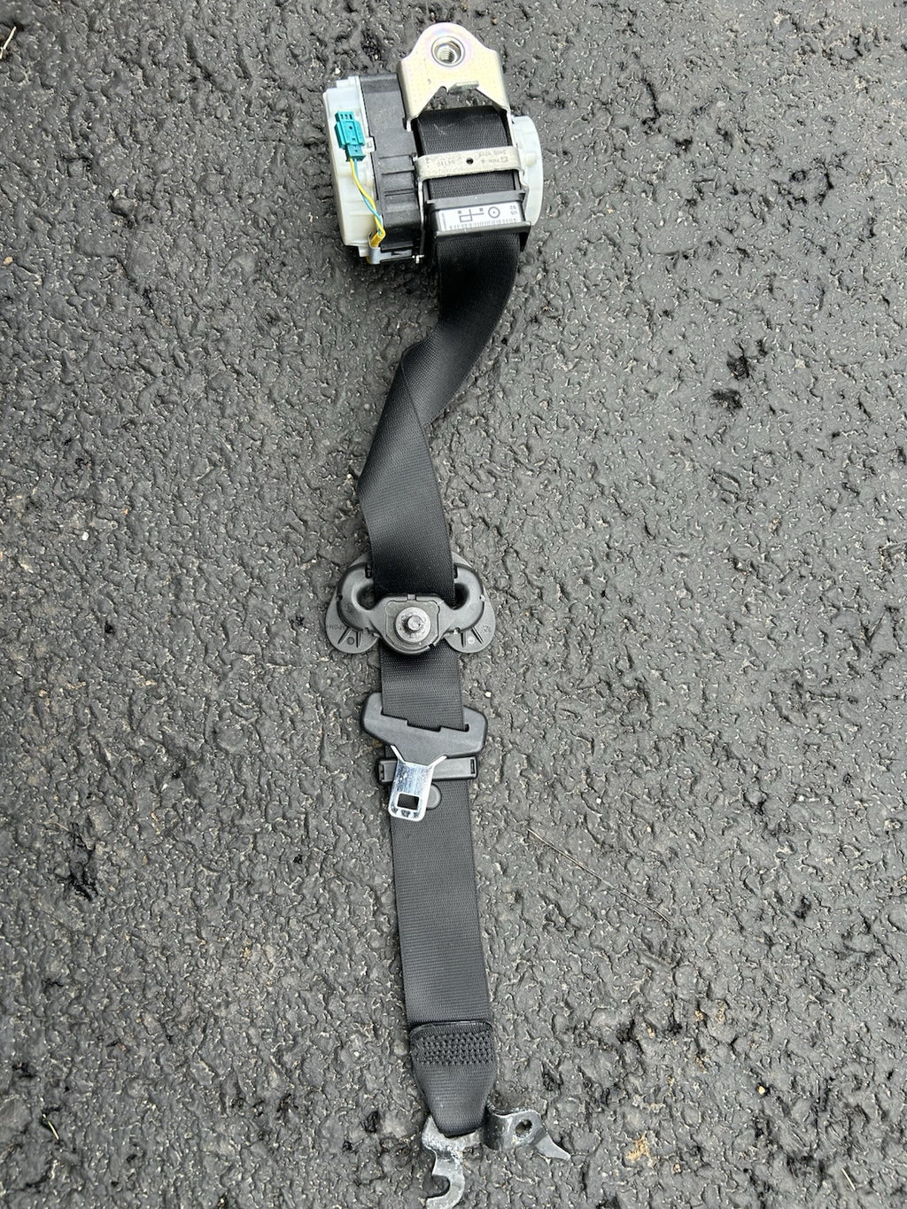 2011 BMW E90 Sedan Front Right Passenger Seat Belt Retractor Black 34072775 B