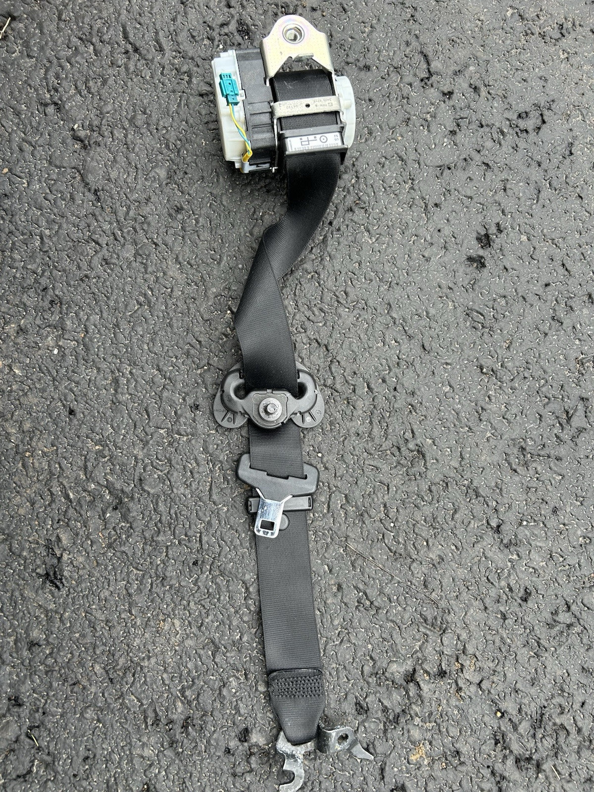 2011 BMW E90 Sedan Front Right Passenger Seat Belt Retractor Black 34072775 B